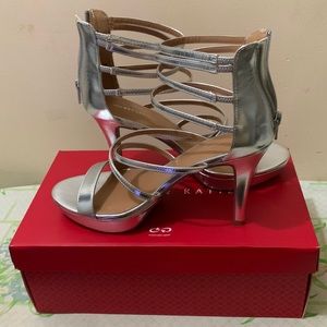 Size 8.5 Silver heel shoes